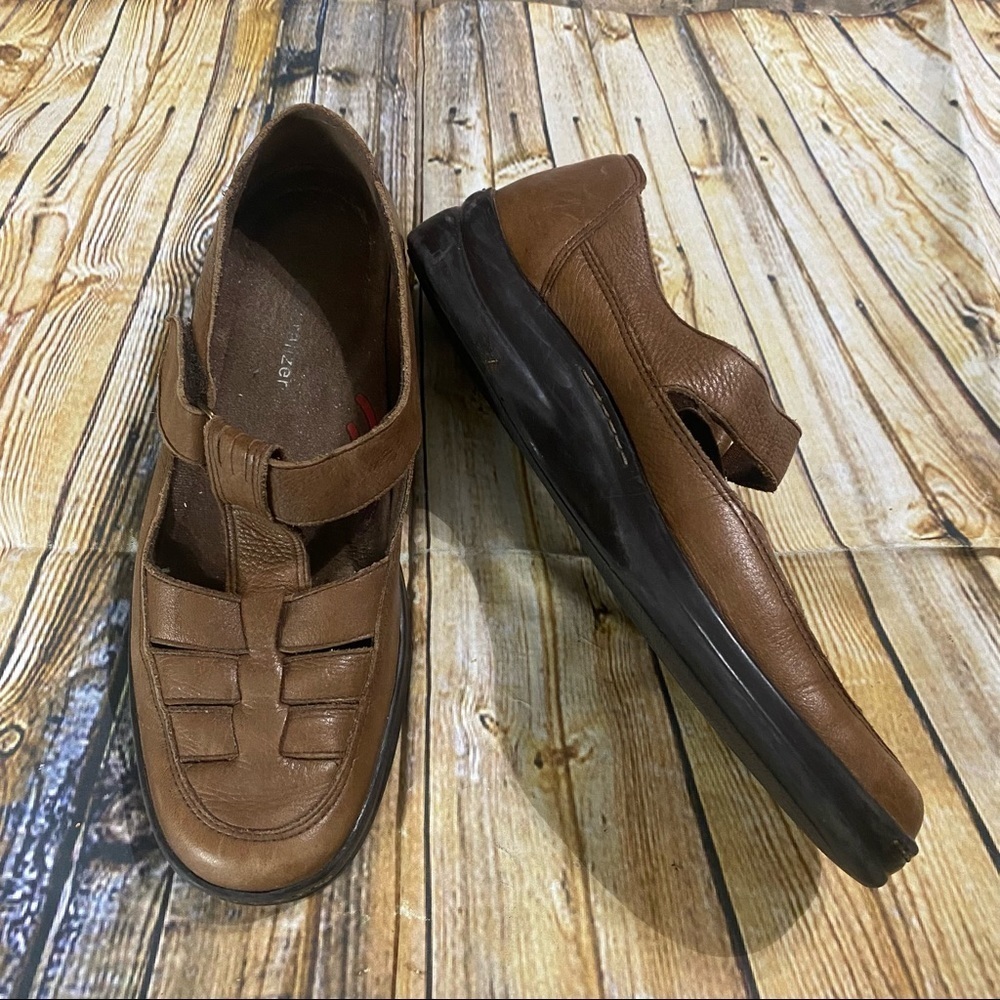Naturalizer Style 720N75‎ Brown Leather Slip On Sandals Size 9